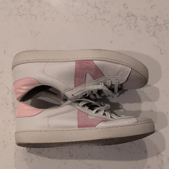 Veja Women's White and Pink Accent Sneakers - Picture 4 of 8